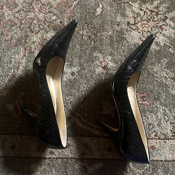 Kenneth Cole pointy toed heels. Size 7. Great condition. - Picture 2 of 3